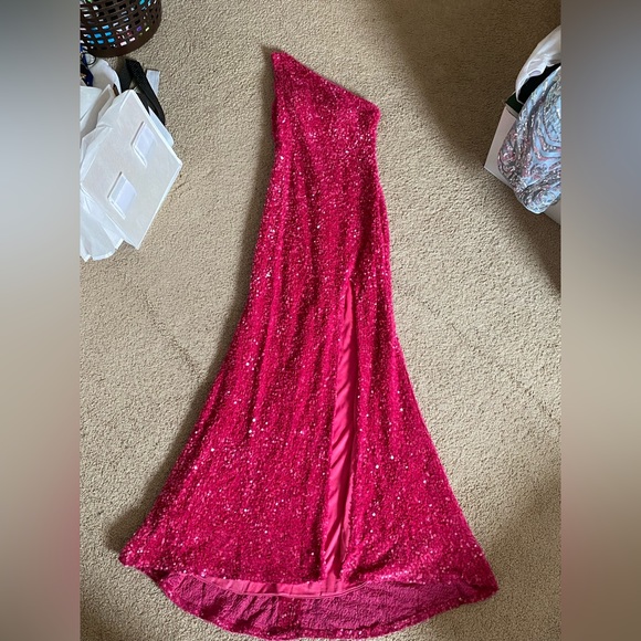 Prom dress - Picture 1 of 3